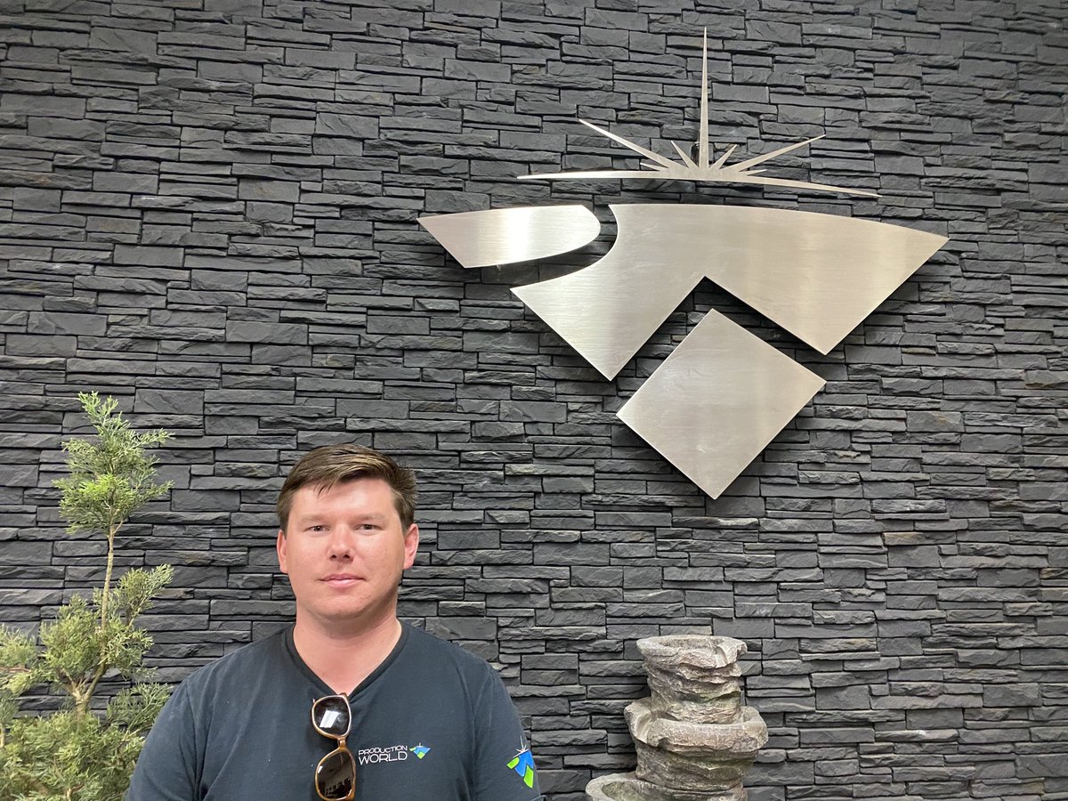 JonBeckett2's tweet photo. This is Alex Walden
He is a very smart man
He is a tech of all trades
He is currently heading up our lighting division
We are blessed to have him work for us!
@productionworld
#virtualevents
#Virtualgalas
#HybridEvents
#ProductionWorldStudios
#ProWorldStudios https://t.co/FI0UgsyhpC