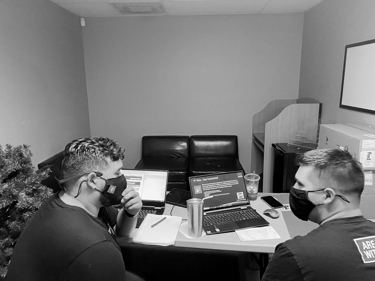 WileyatBoost's tweet photo. @EBY_WL working with @FRSWL who just got back, to catch to catch him up on #theNEWtmobile and our #magentamentality #WLDNA @Pkushn @wl_byoung @BuffWl https://t.co/Ke2BhrILv0