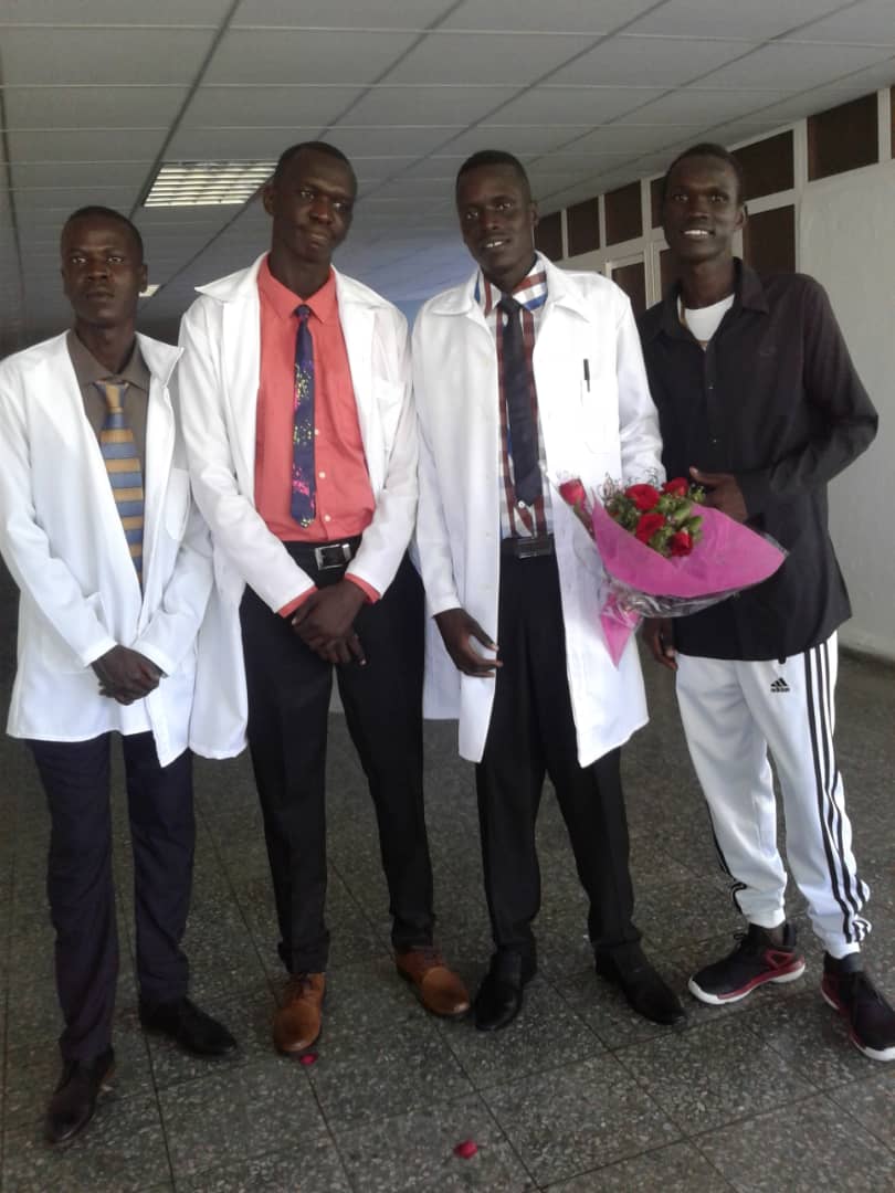 DrLasu's tweet photo. #TakeourDoctorsHome
Cuban Revolution has done much to form these MDs to help South Sudan. Thank you Cuba for your solidarity and for continuing to give them accomodation while they await #SSgovt or any NGO response to grant them tickets #SSOT
@PresidenciaCuba
@SouthSudanGov https://t.co/Mf93PDe8ty