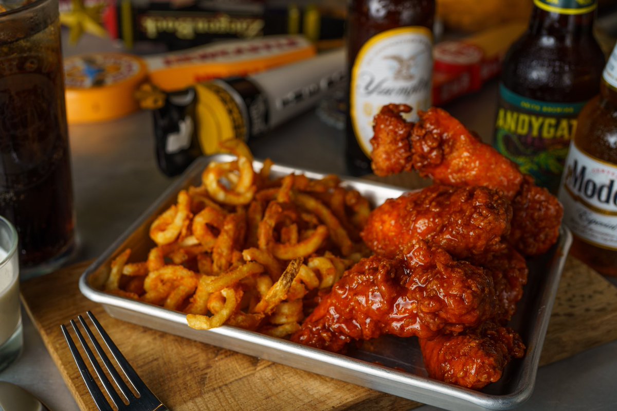 LaTechDawgHouse's tweet photo. Reunited and it feels so good!Welcome back LA Tech students.
Make sure to stop in for a @LaTech Tradition and decide how you like your Paw Claws dipped.
#pawclaws #sweetsauce #buffalo #rustonla #louisianatechbulldogs #louisianatech #howboutthemdawgs #eatlocal #rustoneats https://t.co/wBUE9omocw