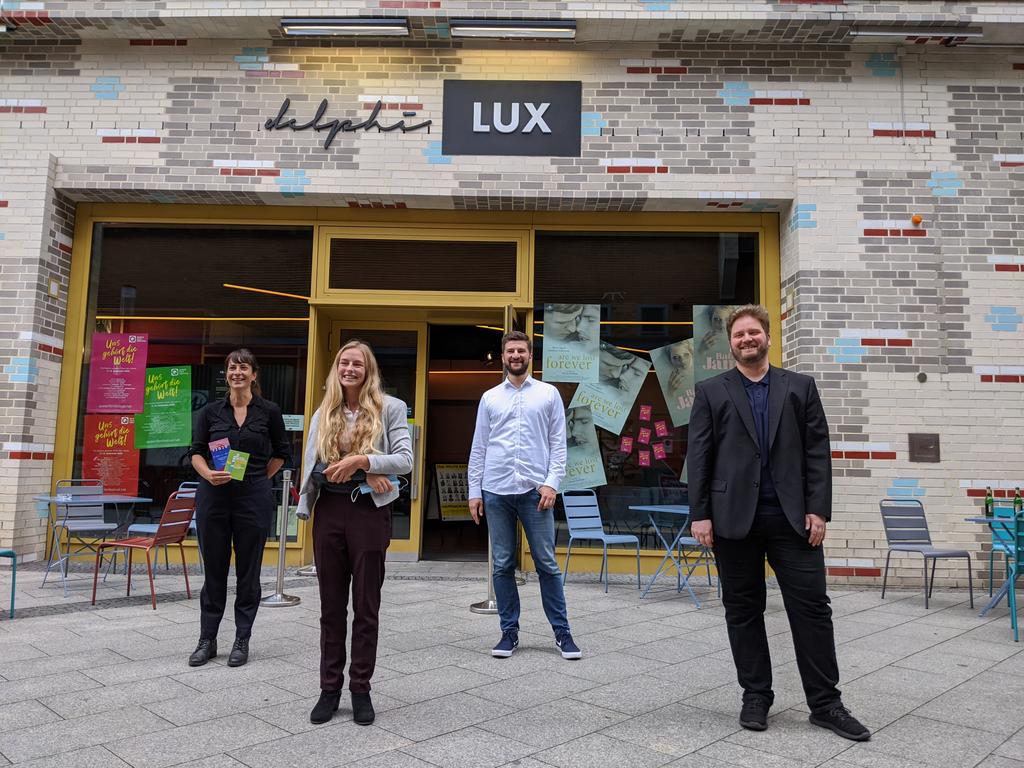 Heute im Kino: Trash. Beim brasilianischen Film geht es um drei Jungs, die vom, im und mit dem Müll in Brasilien leben. Anschließend stellen sich <a href="/BSR_de/">Berliner Stadtreinigung (BSR)</a>, das Start-Up Merijaan und der <a href="/VKUonline/">VKU</a> den Fragen des Publikums. Auf geht's!