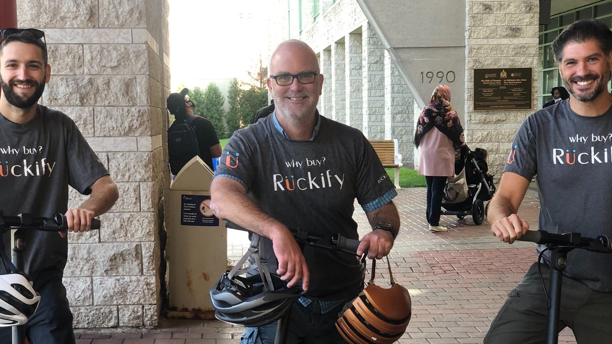 Great photo of a couple Ruckify team members with Ottawa City Councillor @JLeiper! 

#Ruckify #SharingEconomy #Team #Ottawa