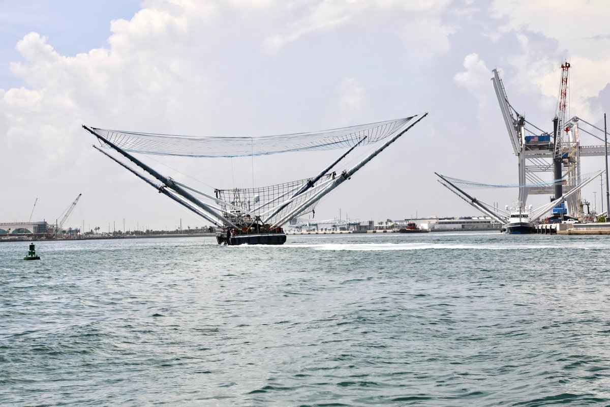 ken_kremer's tweet photo. Both fairing halves arrived broken to bits on #SpaceXFleet ships moments ago - starting 2 pm and about 5 min apart, not in a line. #gomstree then #GoMsChief @PortCanaveral . from #Spacex stunning 12th #Starlink launch yesterday sep 3 . Still an A for effort!! No one else tries! https://t.co/Ne4CRe6CXH