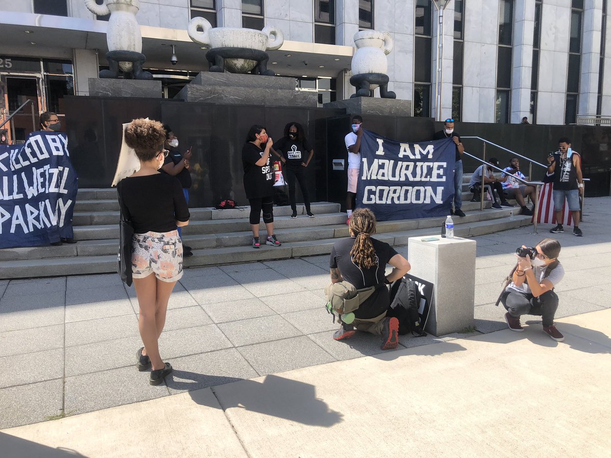 CentralNJDSA's tweet photo. Edison 4 Racial Justice, @mercerabolition, Trenton Student Voice Power Movement &amp; Central Jersey DSA marched in Trenton to demand @NewJerseyOAG &amp; @GovMurphy release all evidence involved in Maurice Gordon’s case. https://t.co/oKCPfogiPA