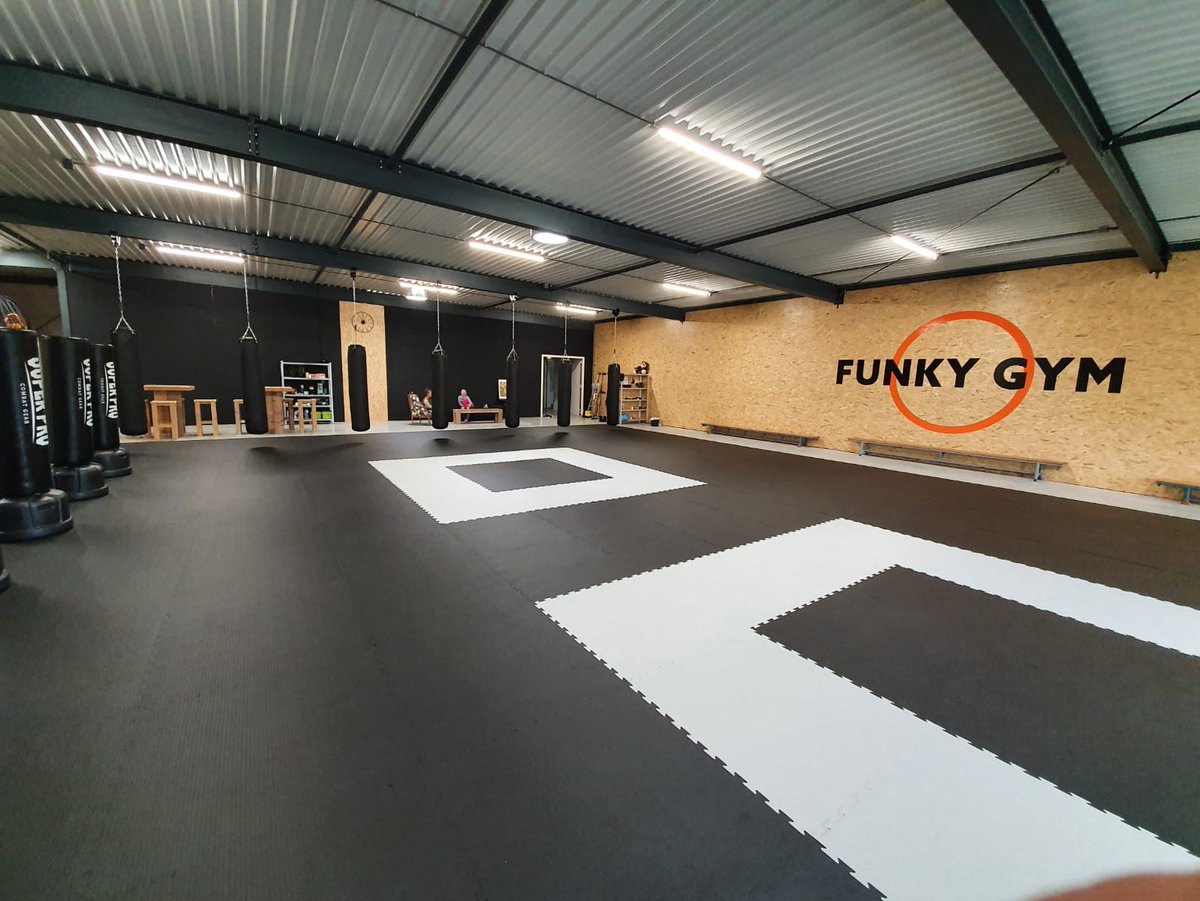 NihonSport's tweet photo. Nieuwe #puzzelmatten geleverd aan The Funky Monkey Een schitterend plaatje met qua veiligheid, duurzaamheid en kwaliteit de beste #sportmatten! Wij bieden de grootste keuze matten in de Benelux!
https://t.co/gEGcz99I7Z
https://t.co/4zLeFTGdhh
#Tatamix #NihonSport #KiesKwaliteit https://t.co/1g9bCUGsKB