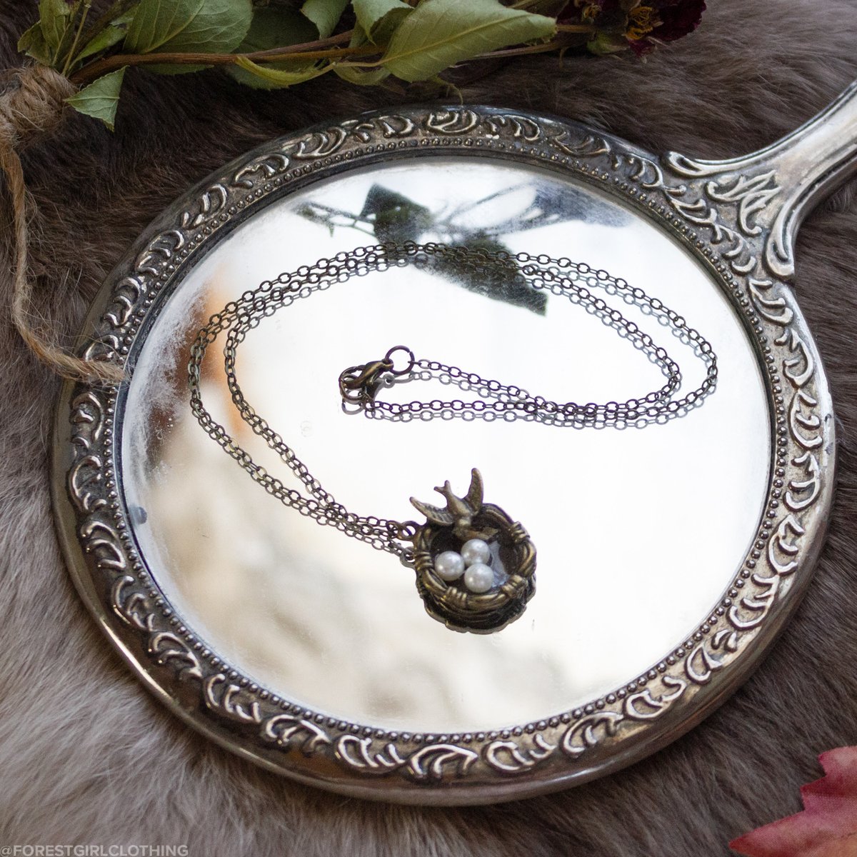 forestgirlco's tweet photo. It's Friday! You know what that means~ new treasures are here🌿
https://t.co/vQP4AHqFrZ 🐦🦌💮
#jewelry #morikei #morigirl #forestgirl #vintageinspired #uniquetreasures #inspiredbynature https://t.co/ntqdpYSf97