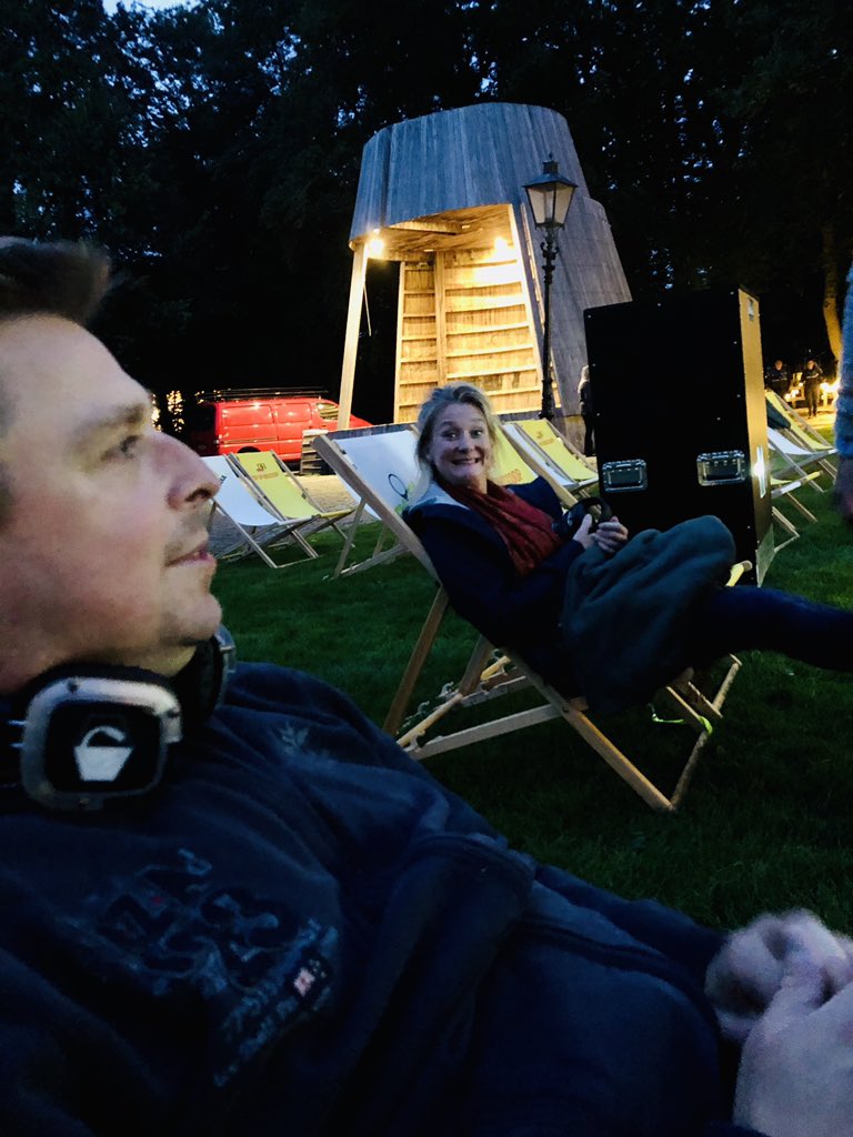 Première openlucht bios in de Gouverneurstuin. Mooi intitiatief! @popupbios. Elk weekend in sept en waarschijnlijk ook in okt, afhankelijk van het weer worden er op diverse plekken in Assen films vertoond. Vanavond Bohemian Raphsody. <a href="/ditisassen/">ditisassen</a> @drentwatchers @boekjepkekje