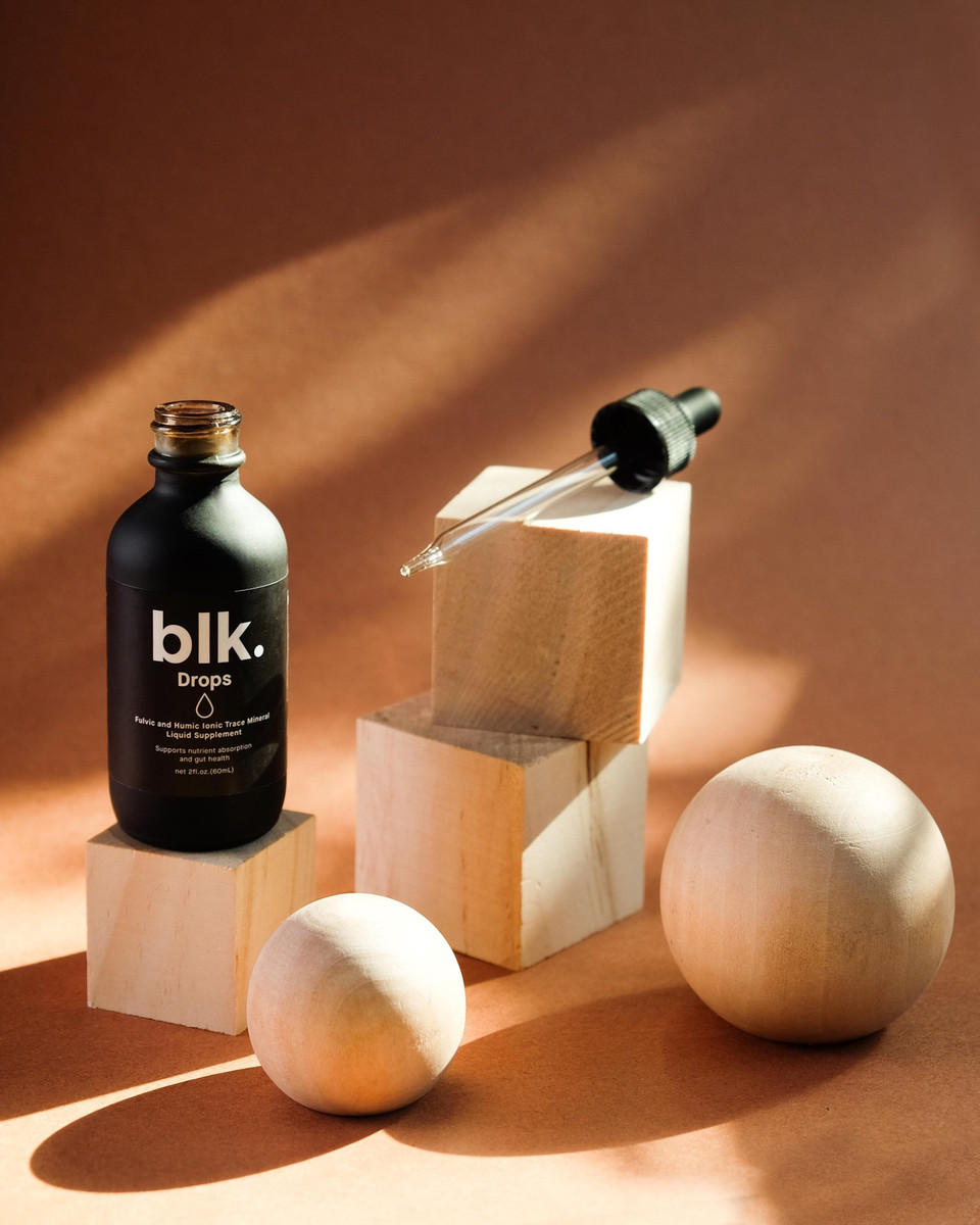 blkbeverages's tweet photo. Fulvic-Charge your life with our #blkdrops 💧
🖤The perfect companion for intermittent fasting & keto diets
🖤77+ trace minerals that calm your digestion
🖤Boosts immune system
-
-
#blkdrops #blkwater #blk #fulvic #fulvicacid #glutenfree #natural #minerals #alkaline #healthy https://t.co/ChrUvw3Rcb