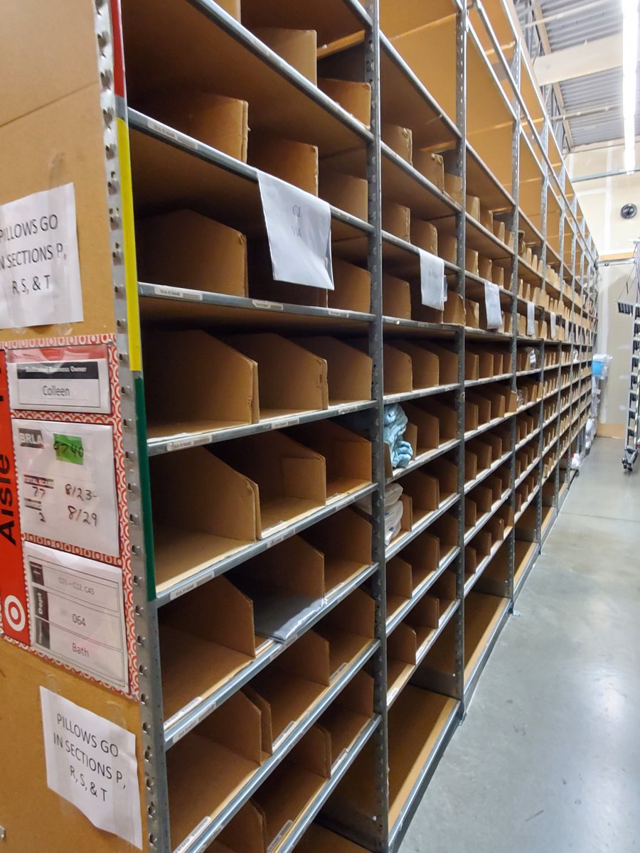 PaulECox3's tweet image. Bath DBO Colleen knows everything has a home! 🏠 Great endcaps and her ladder less backroom is organized to match the floor. It&apos;s sooo beautiful!!  🤩🤩 #g194 #d117 #everythinghasahome #expectgreatnessthenexceedit @heit_tim @afadnesstarget