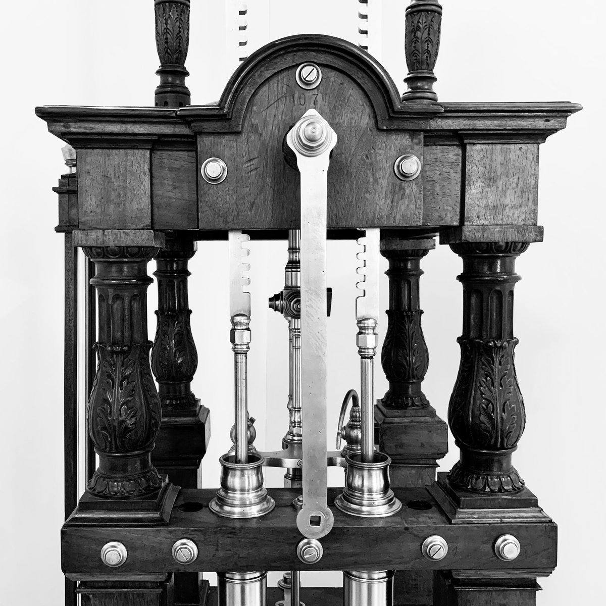 GiuliaGnn's tweet photo. Air pump (1791-3). Giovanni Albrici. #morethanacenturylater #bergamo #historyofscience #tacitroots https://t.co/wjy1UiHUv3