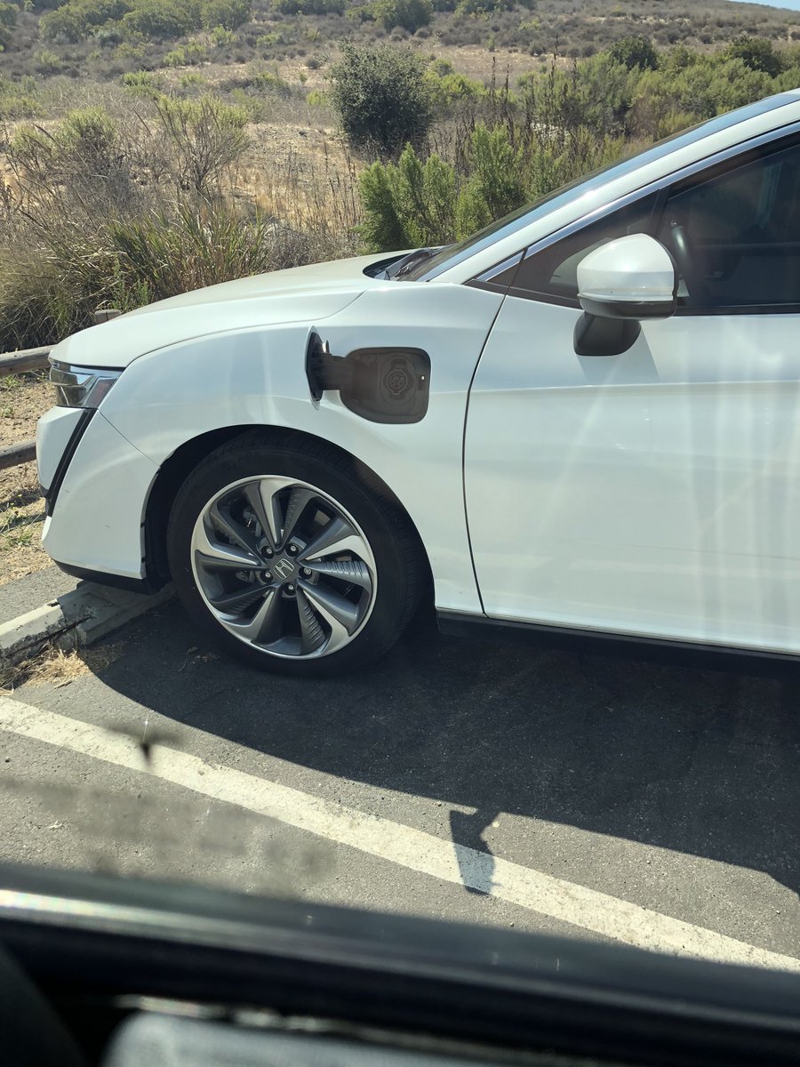RobinDVR's tweet photo. I didn’t even know this was a thing #chargeitforward ?? Upon returning from a hike, I notice the car next to mine with the charge port open? So I finished charging and plugged the charger into their car ⚡️it forward I guess? @JRinDV @TeslaratiTeam @Sofiaan @Gfilche @heydave7 https://t.co/GiKy5cL8JI
