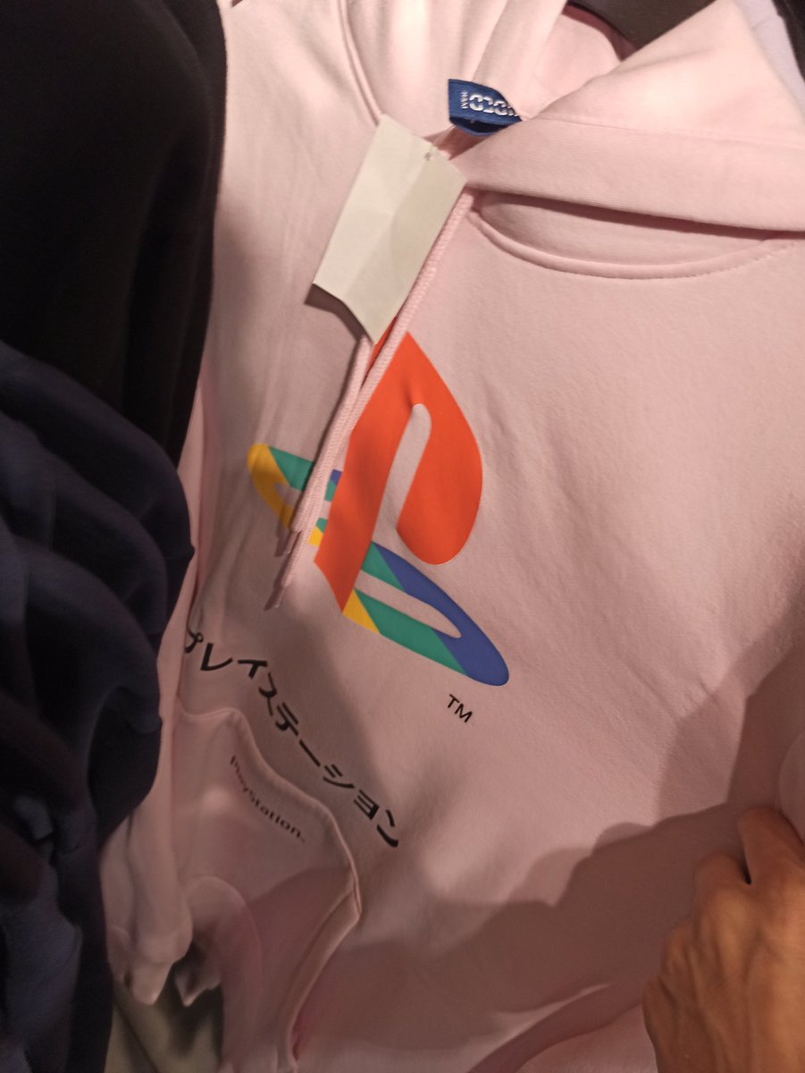 MariusCC1's tweet photo. Sicker Hoodie für @Elite_Dave1 , leider kein Fortnite drauf https://t.co/P9nNNAcos5