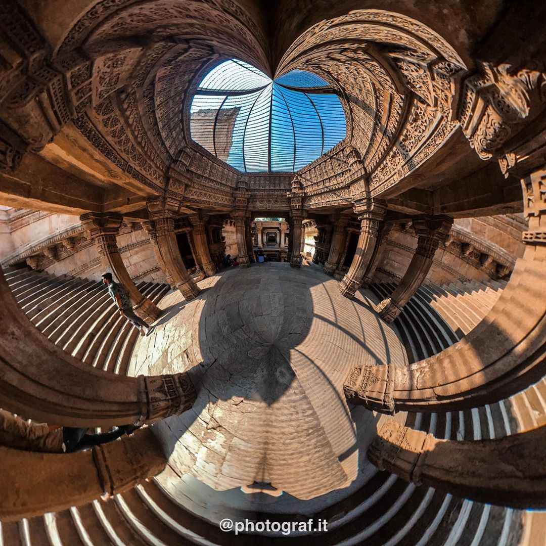 jashvasani's tweet photo. #rollworld is one of my fav ways of portraiting a 360 degree of a place.
adalaj ni vaav, Ahmedabad. https://t.co/FlNx2jA72b