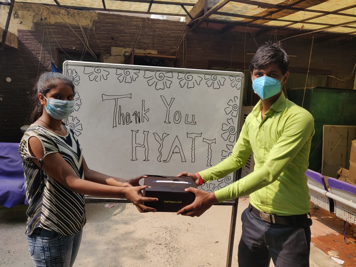CampaignYolo's tweet photo. Thank you @Hyatt for sending in wholesome food packets for #YOLOKids at Noida ✨
We had a small distribution drive wherein social distancing was maintained and all precautions were taken. https://t.co/x90lgxSvgg
