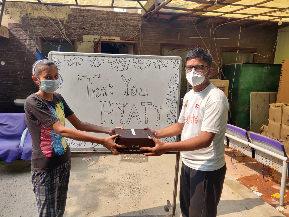 CampaignYolo's tweet photo. Thank you @Hyatt for sending in wholesome food packets for #YOLOKids at Noida ✨
We had a small distribution drive wherein social distancing was maintained and all precautions were taken. https://t.co/x90lgxSvgg
