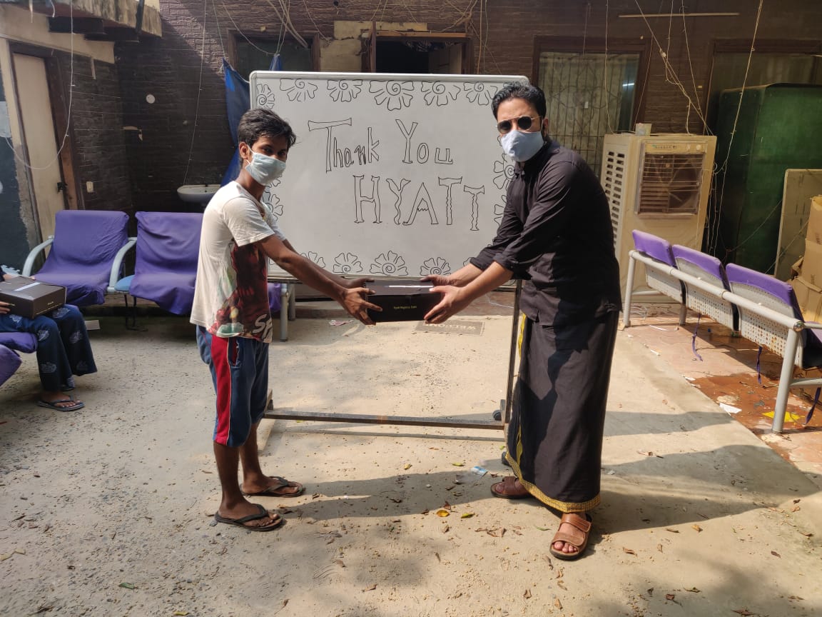 CampaignYolo's tweet photo. Thank you @Hyatt for sending in wholesome food packets for #YOLOKids at Noida ✨
We had a small distribution drive wherein social distancing was maintained and all precautions were taken. https://t.co/x90lgxSvgg