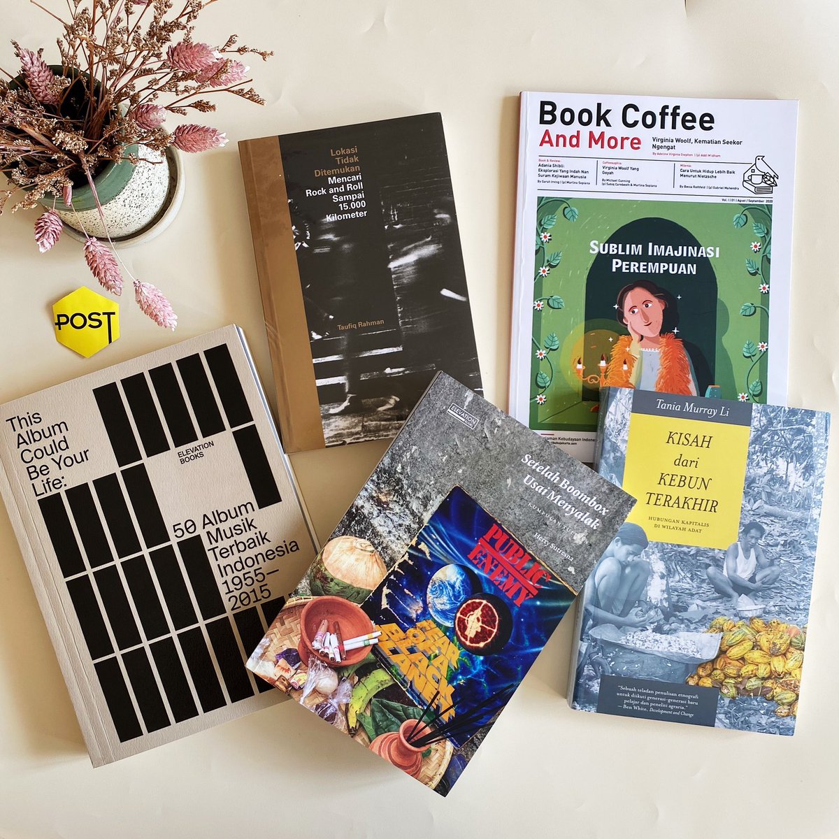 galeribuku_jkt's tweet photo. Temen-temen yg di jakarta bisa dapet juga majalah Book Coffee and More di @post_santa / @kedaiboekoe atau di @BakoelKoffieJKT Bintaro. Yang di jogja bisa di @bukuakik @dongengkopi @Jualbukusastra yang mana nyaman deket dan bahagia ajahhh 🤘🙏🥰🥰 https://t.co/IaRxMAVCzW