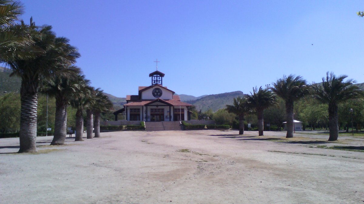 KAracena2's tweet photo. Los Andes, Chile // Santuario de Santa Teresa. 
Enorme terreno para disfrutar de la paz y tranquilidad #SantaTeresadeLosAndes #Chile #Silencio https://t.co/rEK6R2HdE8