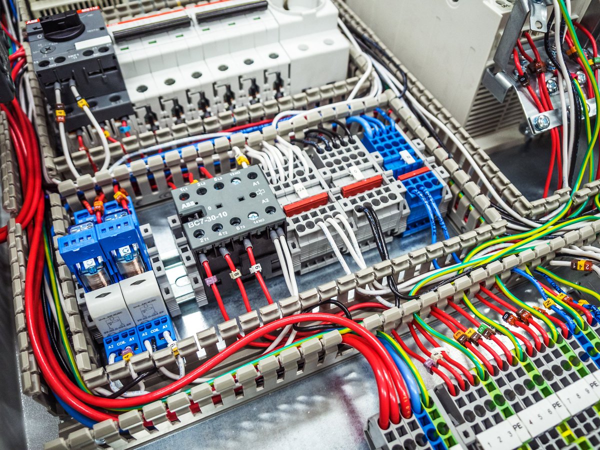 jboxpro's tweet photo. #jboxpro #software #electricalengineer #ingenieroelectrico #instalacionelectrica #electrician #controlpanel #engineerworld #electricaltechnician #electrical #electricalengineeringstudent #junctionboxes #engineerlife #engineertools #technology #electricaltechnology #automatizaciรณn https://t.co/qA3MZM1tv1