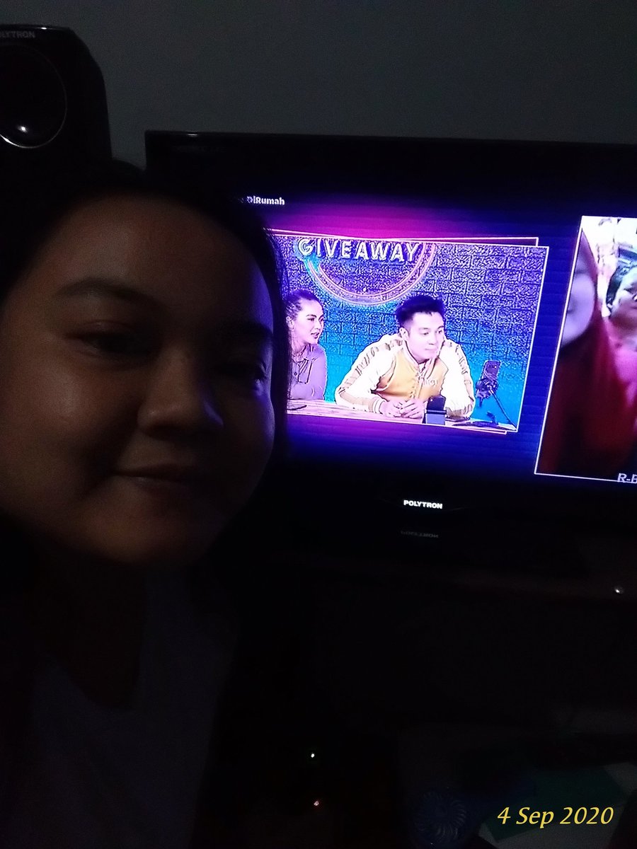 farahIstaula's tweet photo. @TRANS7 #IndonesiaGiveaway12
Menurut saya pacaran LDR itu tergantung kedua pasangan masing bisa menjaga komitmen dan kepercayaan hingga hari pernikahan dan seterusnya .. dan yg terpenting adalah komunikasi jgn sampai terputus serta kejujuran https://t.co/pdqhkHWHq0