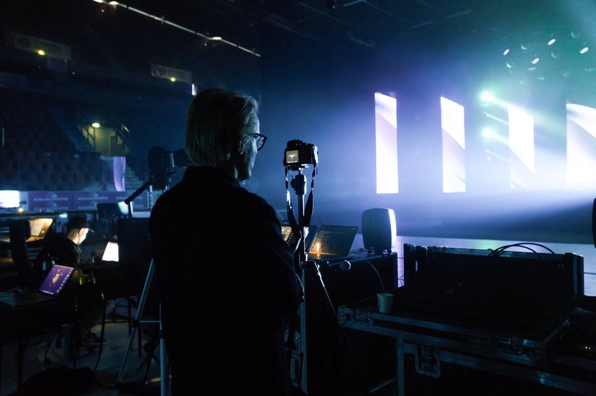 AxelThesleff's tweet photo. Moments from behind the cameras at the Arena Live (2020). You can watch the full show on my YouTube right now 😊: https://t.co/f6u5zDqvi8
📸 @jasminvisuals (insta)
#electronicmusic #liveelectronicmusic #axelthesleff #bassmusic #covid-19 #quarantine #lockdown #liveshow #key-tar https://t.co/BlRyG3vMWd