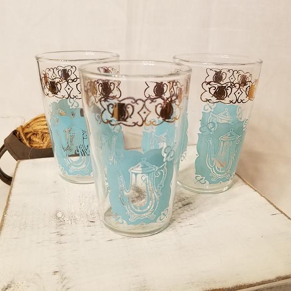 Check out this lovely trio of mid century juice glasses now available in our Etsy Shop... #vintagecornerstore #midcentury #juiceglasses #etsy #etsyshop #etsyseller #smallbusiness #shopsmall #lovevintage #livevintage
