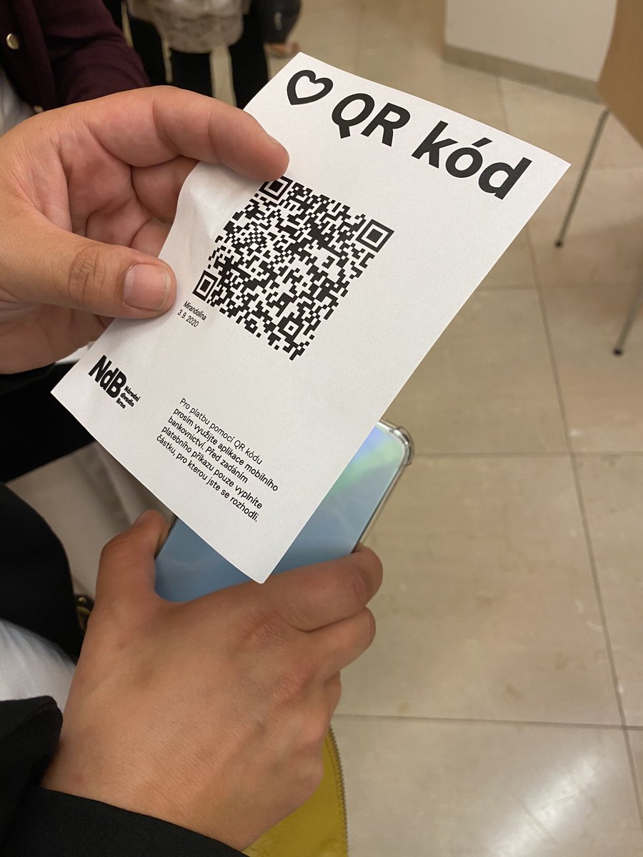 Petru_CT's tweet photo. Místo vstupného odchodné. @ndbrno spustilo kampaň Kultura má cenu. Diváci si mohli na zářijová představení v Redutě koupit vstupenky za 1 Kč, zbytek doplatí při odchodu podle svého uvážení. Představu o tom, kolik stojí jedna inscenace, si udělají díky informačním panelům ve foyer https://t.co/65bRhxe71o