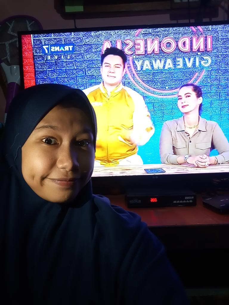 NoviantiRamad14's tweet photo. Ada yang brhsil ada yang tidak, trgntung orang yg menjalani hubungan trsbut jika mereka berdua berkomitmen menjaga hubungan dan saling menjaga perasaan maka hubungan LDR mereka akan berhasil tapi saran saya sebaiknya jngn pacaran karna mendekati zina @TRANS7 #Indonesiagiveaway12 https://t.co/uxtljlPiU5