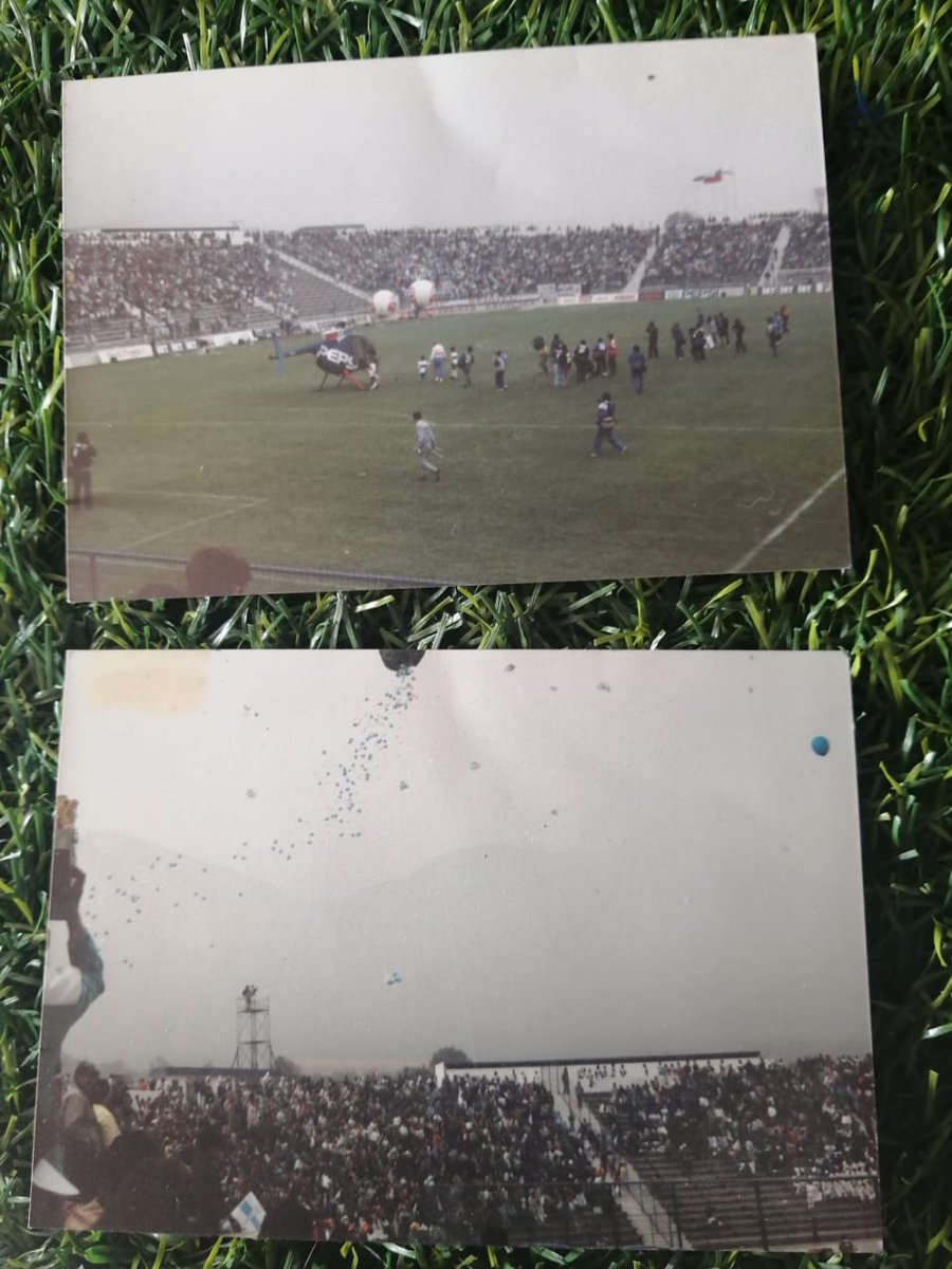 Cruzados's tweet photo. ¡Comparte tu recuerdo y cariño en estos #32AñosSanCarlos! 💙

El crack coleccionista UC Diego Urzúa (en Instagram @Museonobleambicion_UC) nos compartió algunas 📸 de aquel inolvidable 4 de septiembre de 1988, el día de la inauguración de nuestro estadio 🏟 https://t.co/HZQjLBrTxu