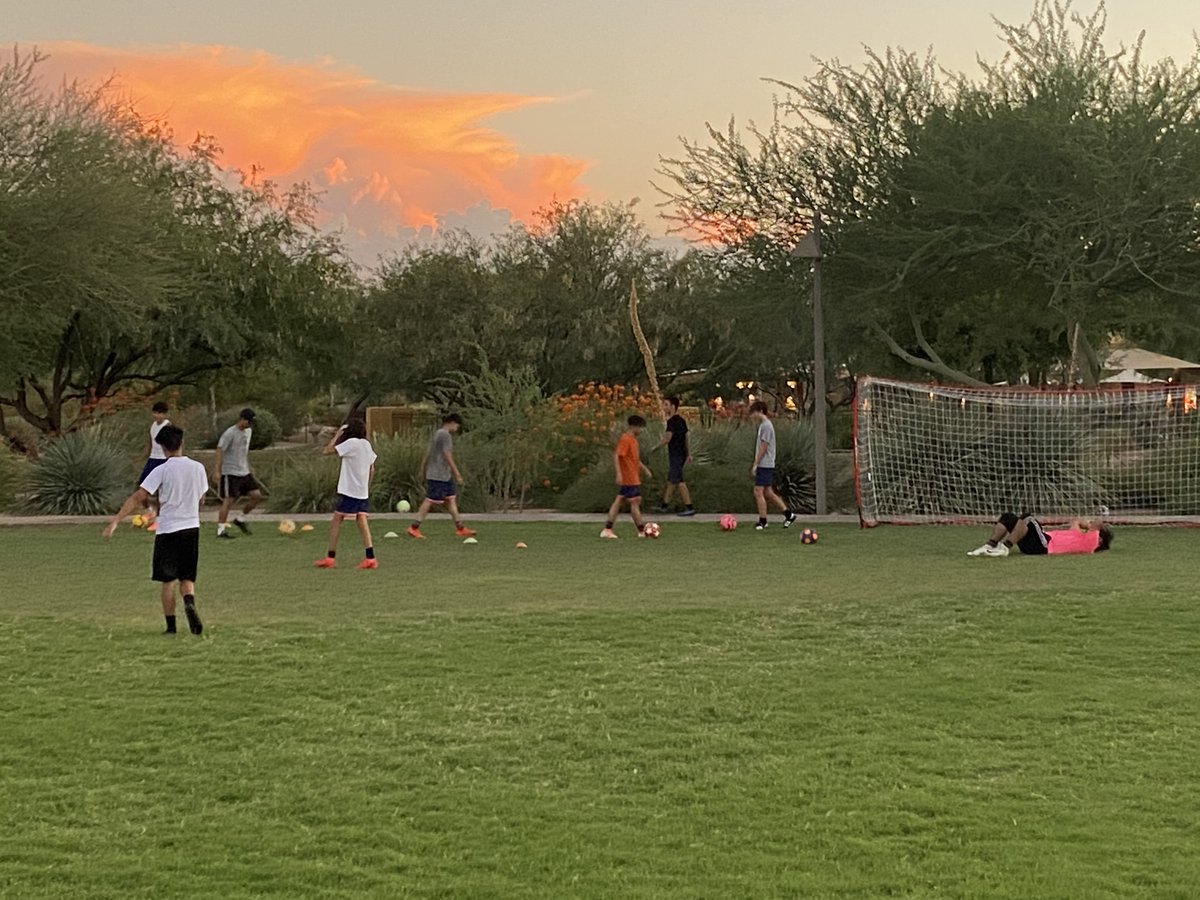 FC_Batavia's tweet photo. The players look tired, but we could never tire of these amazing Arizona skies.  🌅
#fcb #fcbatavia #soccerpractice #tiredplayers #arizonasunset #sunsets #amazingsunset #azsunset #arizonasky #whataview #clubsoccer https://t.co/6dBKXOeCUc