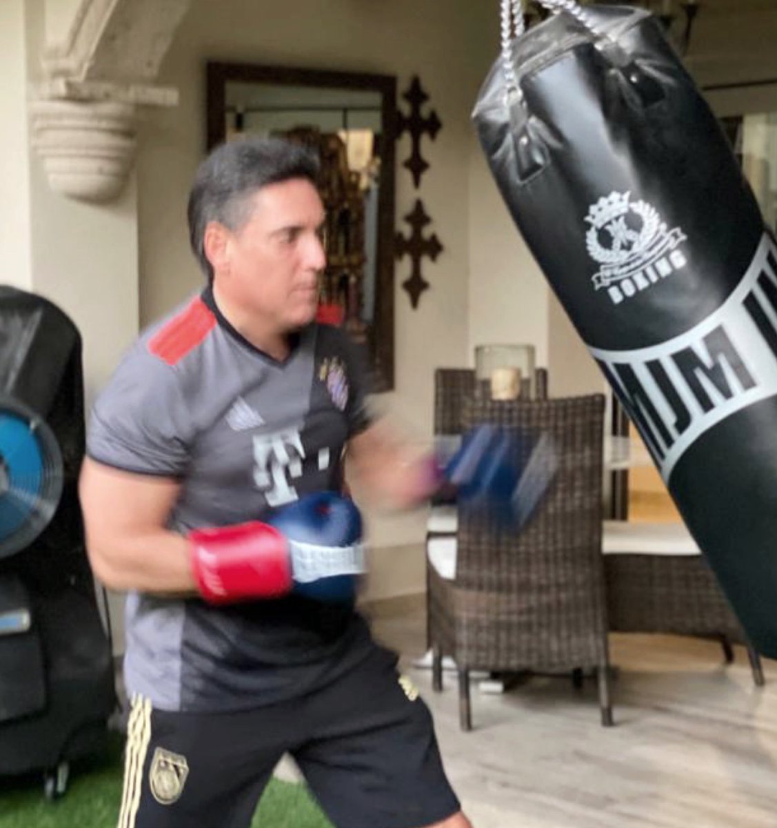 Gustavo_Clausen's tweet photo. Ya viernes...  cerrando la semana,  con todo!!!  
Animo ! 🥊 🥊 https://t.co/2MWaRqduEn