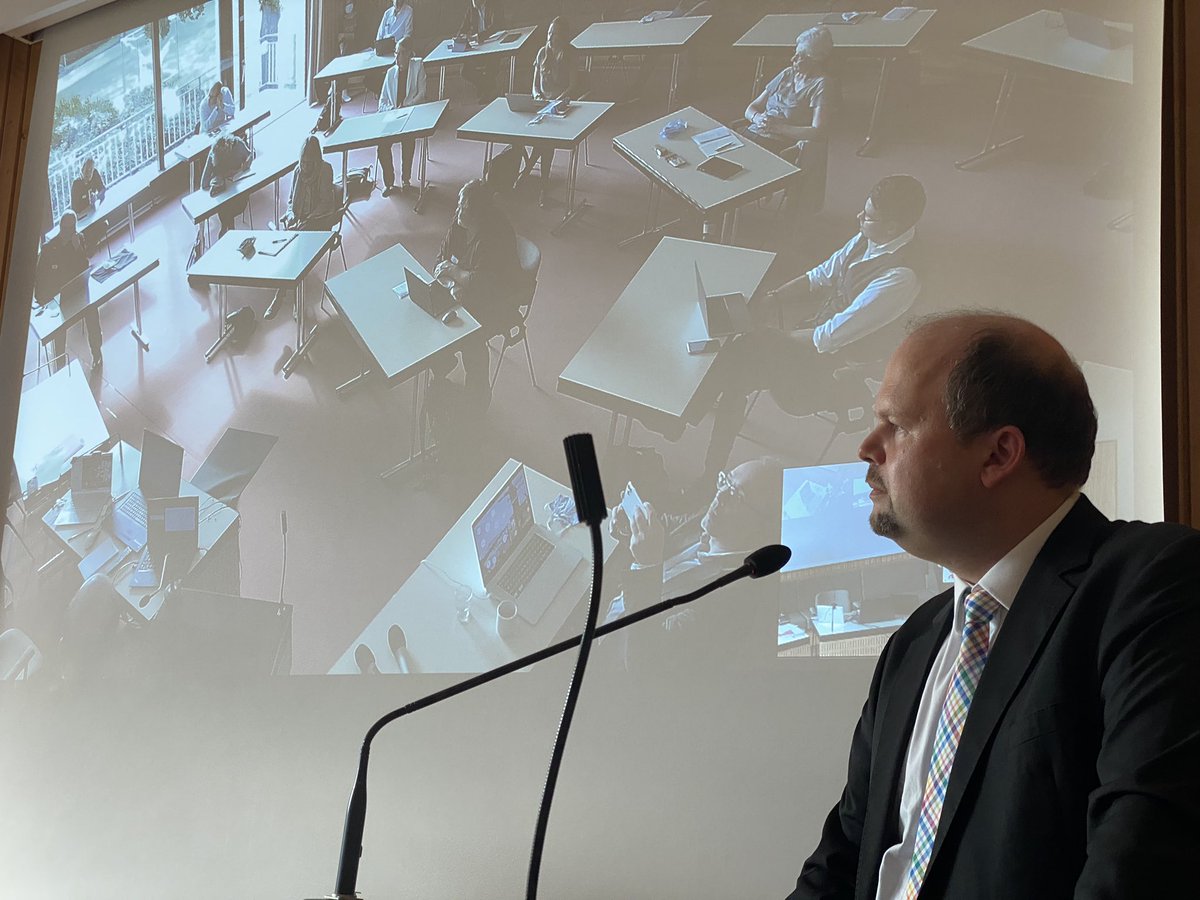 NEUMEdIER's tweet photo. In Loccum und über Zoom findet ein hybride Tagung statt über Digitalisierung im Kirchenkreis. Die erste, sehr interessante Keynote kommt von @C_Sterzik über die Digitalisierungsstrategie der EKD mit aktuellen Berichten aus dem letzten halben Jahr. #hybrideKirche #digitaleKirche https://t.co/jmeZgP3VM5