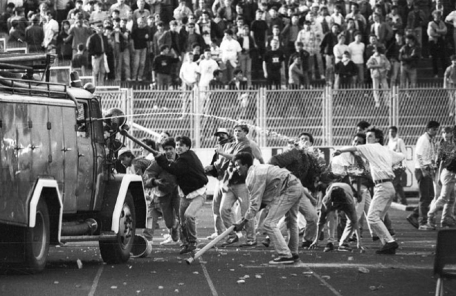 ¿El fútbol causó el inicio de la secesión yugoslava? No. Fue un "vehículo" que manifestó las tensiones existentes en ese momento y luego las amplificó. La tensión ya estaba, la mecha ya estaba prendida. Faltaba el golpe final.