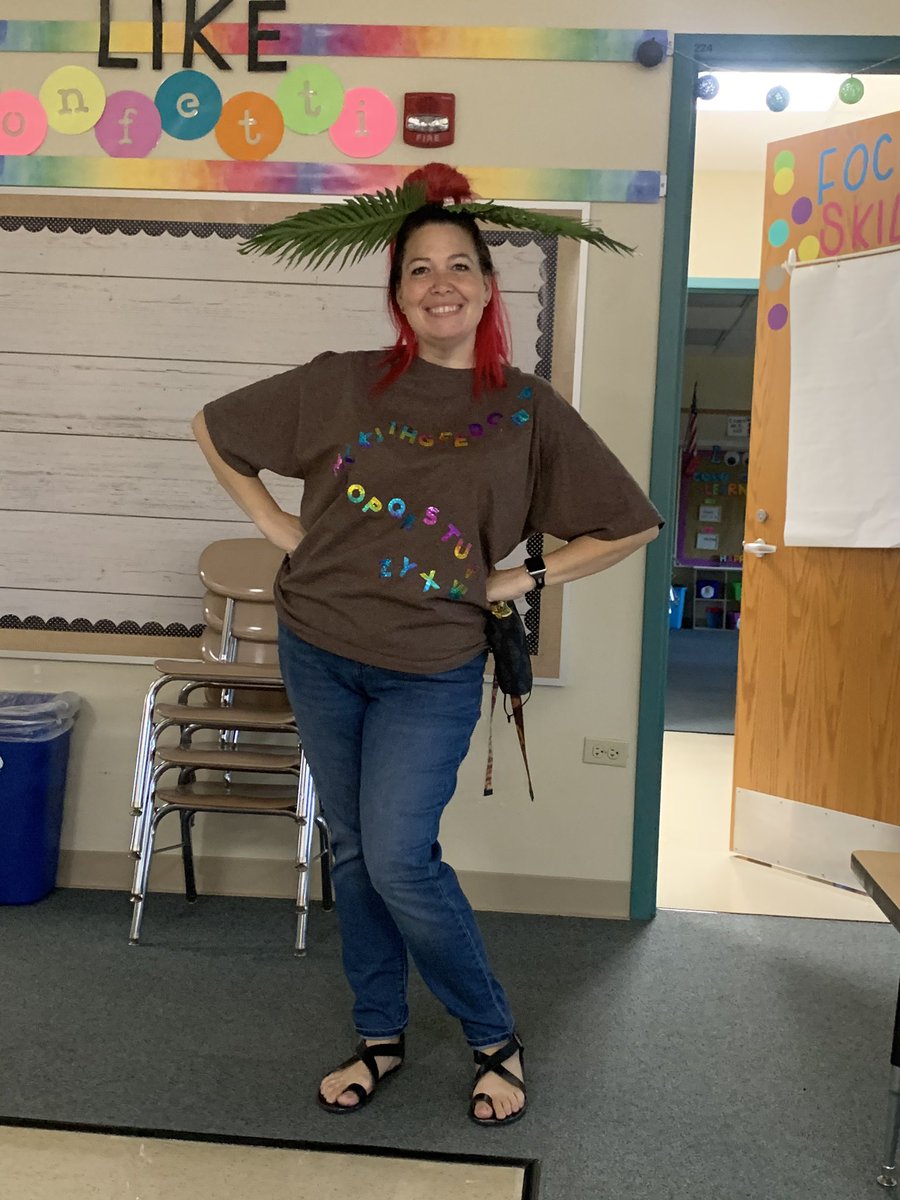 DuBoseKinders's tweet photo. If you don’t dress up to read #ChickaChickaBoomBoom, are you really even a real #kindergartenteacher ? 😂🤣 #remotelearning #remoteteaching @LeggeeLeopards @Dist158 https://t.co/unp20FGgnb