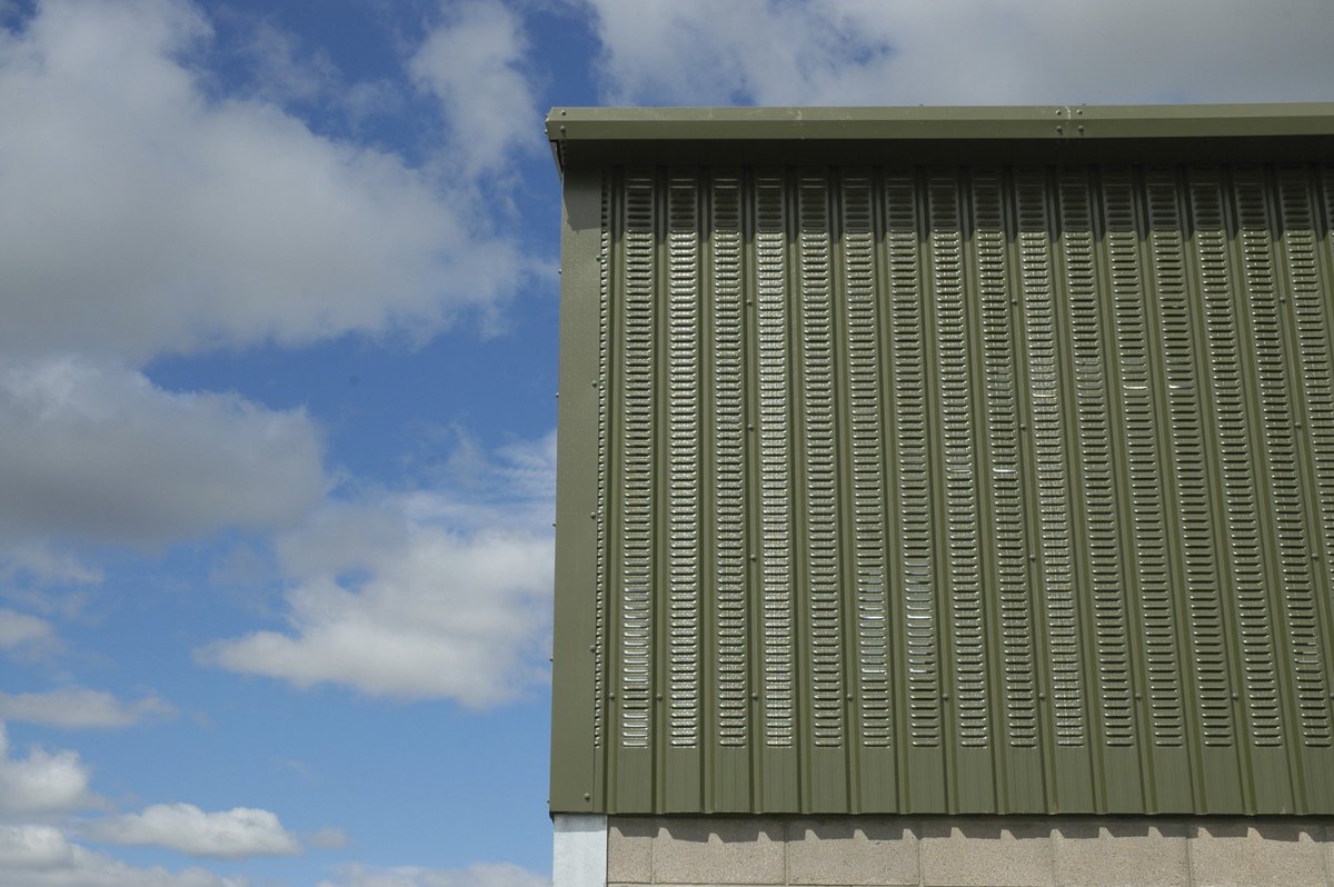 Ventair is manufactured from AS24/1000W profile coated steel sheets, including louvred slots to provide efficient ventilation and ambient natural light to penetrate while at the same time preventing direct vision into the facility.
buff.ly/2XsPq9a