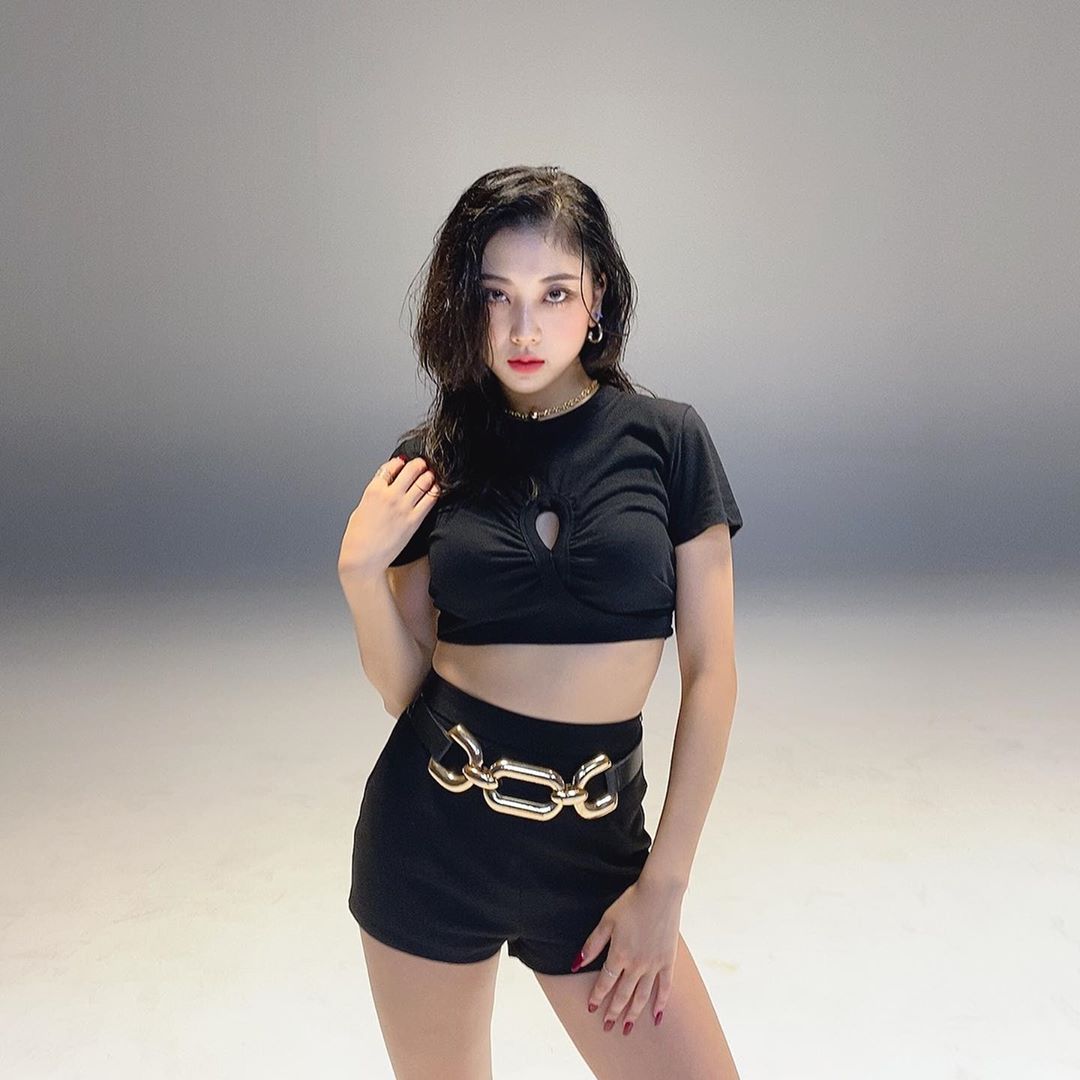 CLC_rp's tweet photo. [#승연] cheshire!! thank you for all your support (12m views under helicopter in really short time got me really shocked), we're gonna work harder for yall<3 https://t.co/3u9rK3CkI3