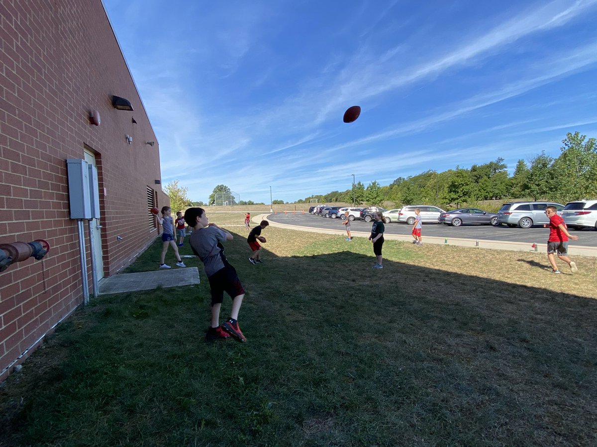Football Friday! Great day to be outside. Go Pioneers! #PioneersPressOn <a href="/PCElementary/">PlainCityElementary</a>