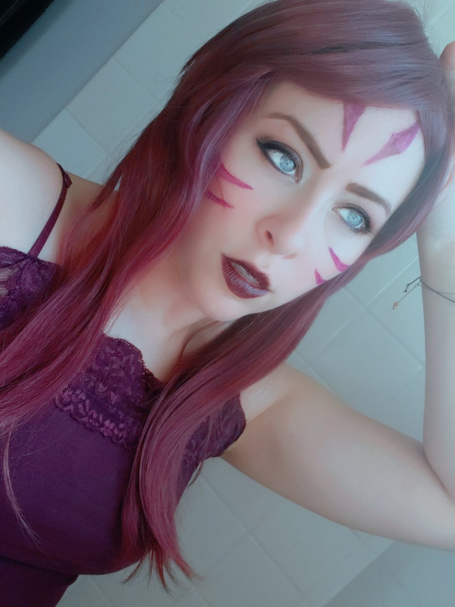 Xavirne's tweet photo. Guysssss, I did a thing. I finally found the motivation to do a costest. I picked Kai'Sa from @LeagueOfLegends <3

#kaisa #leagueoflegends #costest #cosplay #daughterofthevoid 

Makeup @SuvaBeauty and @tartecosmetics. Wig from @lemailwig https://t.co/4QAxJ4VMQl