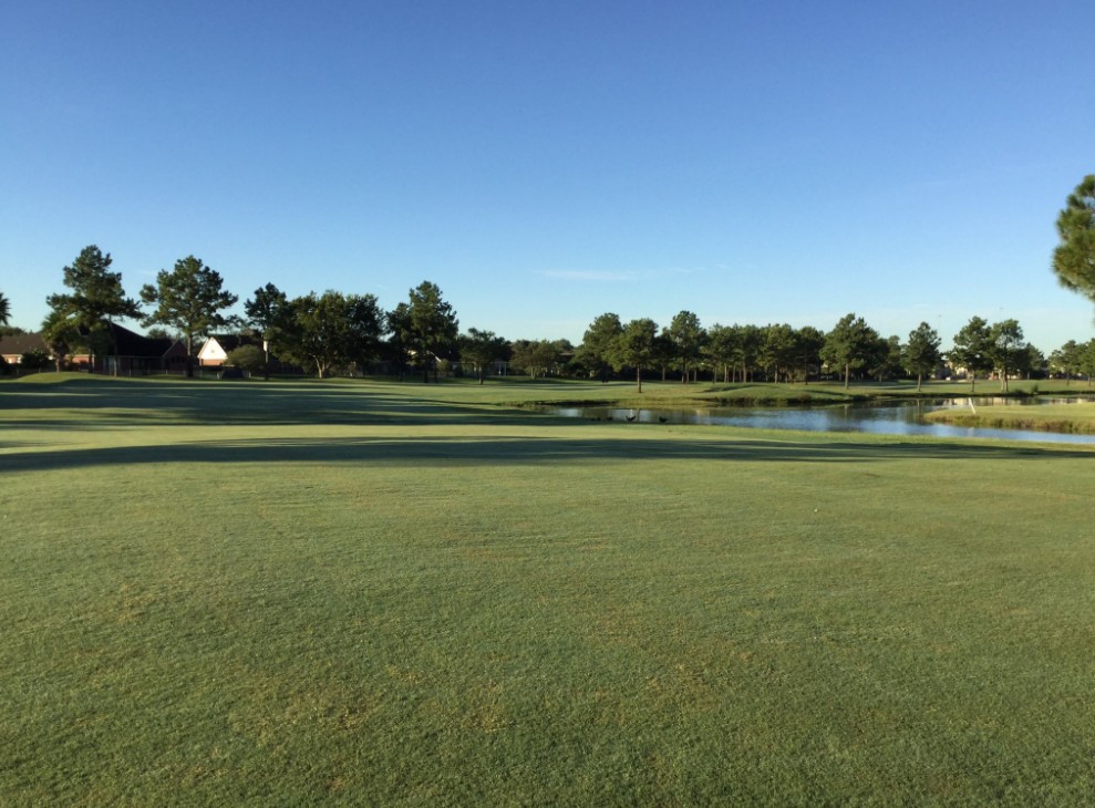 PearlandGC's tweet photo. Labor Day weekend is here! Who is playing golf this weekend? https://t.co/0de3RNfkuy