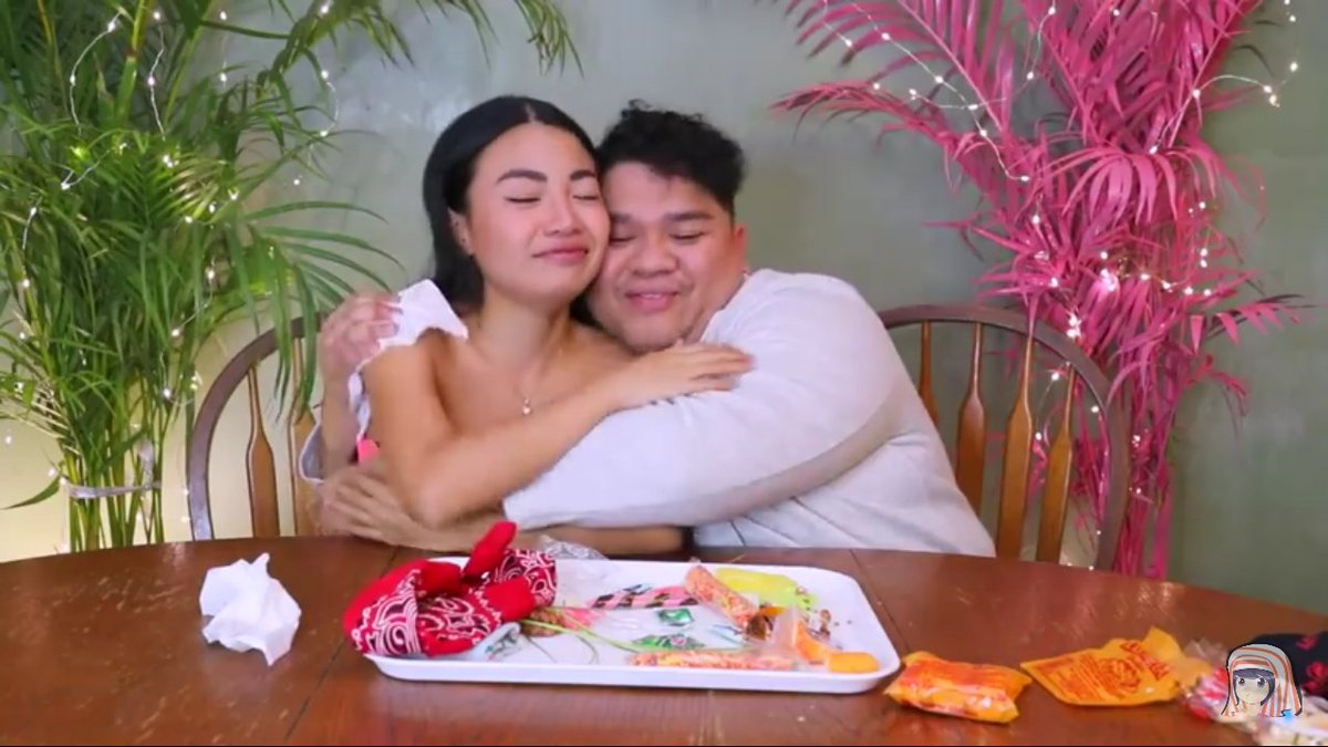 MisterGiyo's tweet photo. When the world turns their bck against Michelle Dy, Lloyd was there to stay. We could all feel your pain mamsh pero please be strong 😞💔 https://t.co/FanvbkU8C2