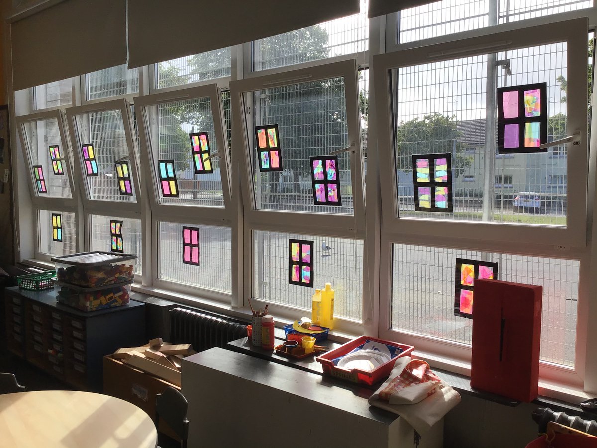MrBThorntree's tweet photo. Our classroom windows have never looked so nice thanks to the new stained glass windows our lovely little learners made! https://t.co/ObDVgXVifK