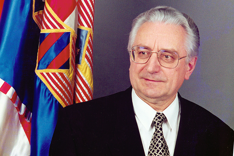 Durante la década de 90, el hombre clave en Croacia es quien había mencionado antes, Franjo Tuđman, quien fue presidente de su país desde 1990 hasta su muerte, en 1999.