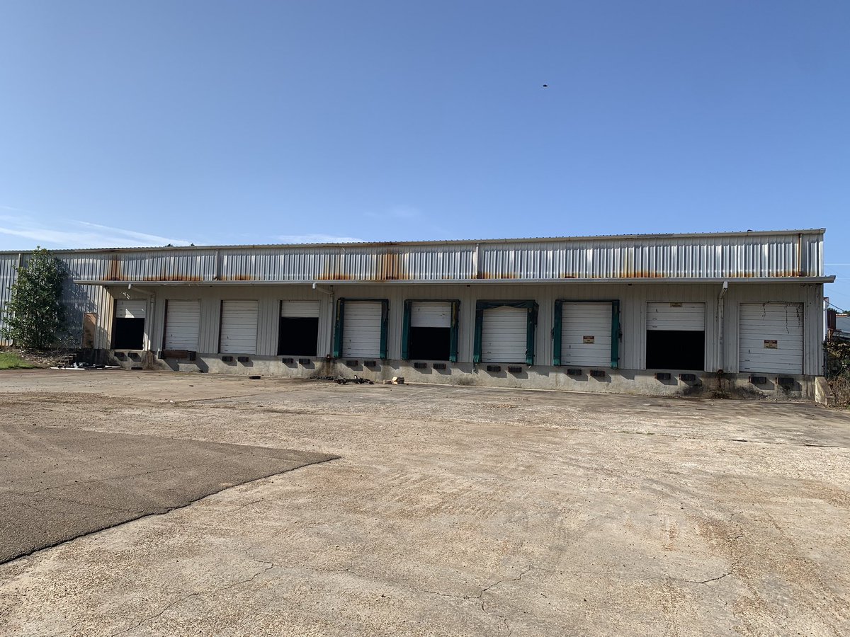 TheEnterpriseMS's tweet photo. 150,000 sq ft with 20 roll up doors available in Ackerman. More pictures to come of this property! https://t.co/Gz4CPJWDF9