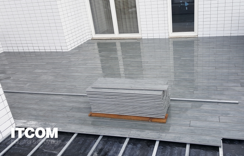 ItcomIndustrial's tweet photo. The design combined with function!
Raised access flooring
DEX
👌👌👌
Work in Barcelos
Client: MARTINS & FILHOS, S.A.
Material: Raised Access Flooring - DEX
Grey
#raisedflooring #ceramic #arquitetura #architecture #design #functionalfloor #newproject #architects #interiordesign https://t.co/5DjDEKrQqc