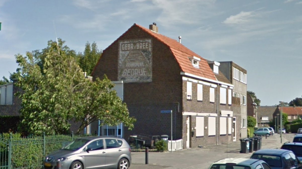 ZO_NWS's tweet photo. Als eerbetoon aan de familie Van Bree in #Brunssum wordt een muurschildering in de wijk #Schuttersveld opgeknapt. De opknapbeurt is een initiatief van de Stichting Jack Aldewereld. https://t.co/fjL5fzhrj9 https://t.co/26hGr5RQSd