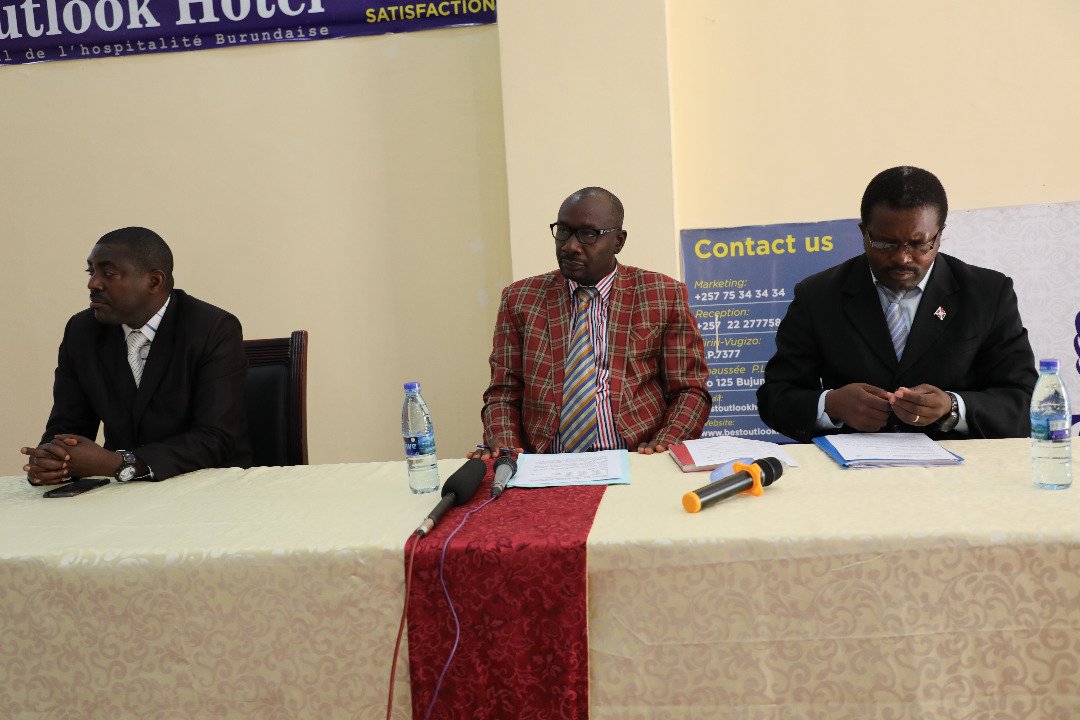 niraimerance's tweet photo. #Burundi: @MairieBujumbura: 04.9.2020. Présentation des prévisions météorologiques saisonnières allant de septembre à décembre 2020 par l'Institut Géographique du Burundi ( IGEBU) @BMineagrie https://t.co/lGWSdbXNFK