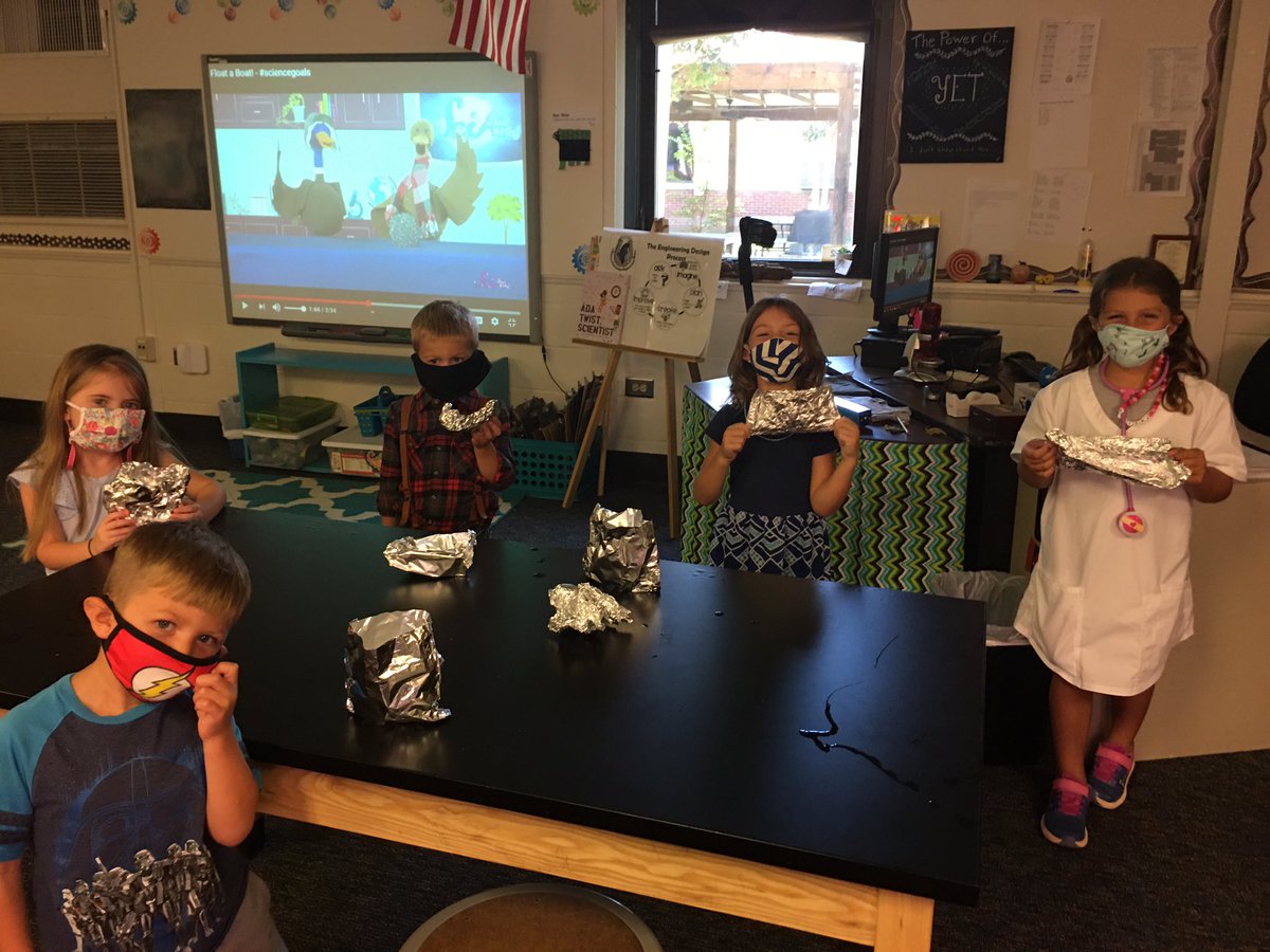 diane_dparr's tweet photo. Kinders making boats that Float!!:):)..#floatsink #thepoweroftry @CFESmustangs https://t.co/BiZuCE7kYO