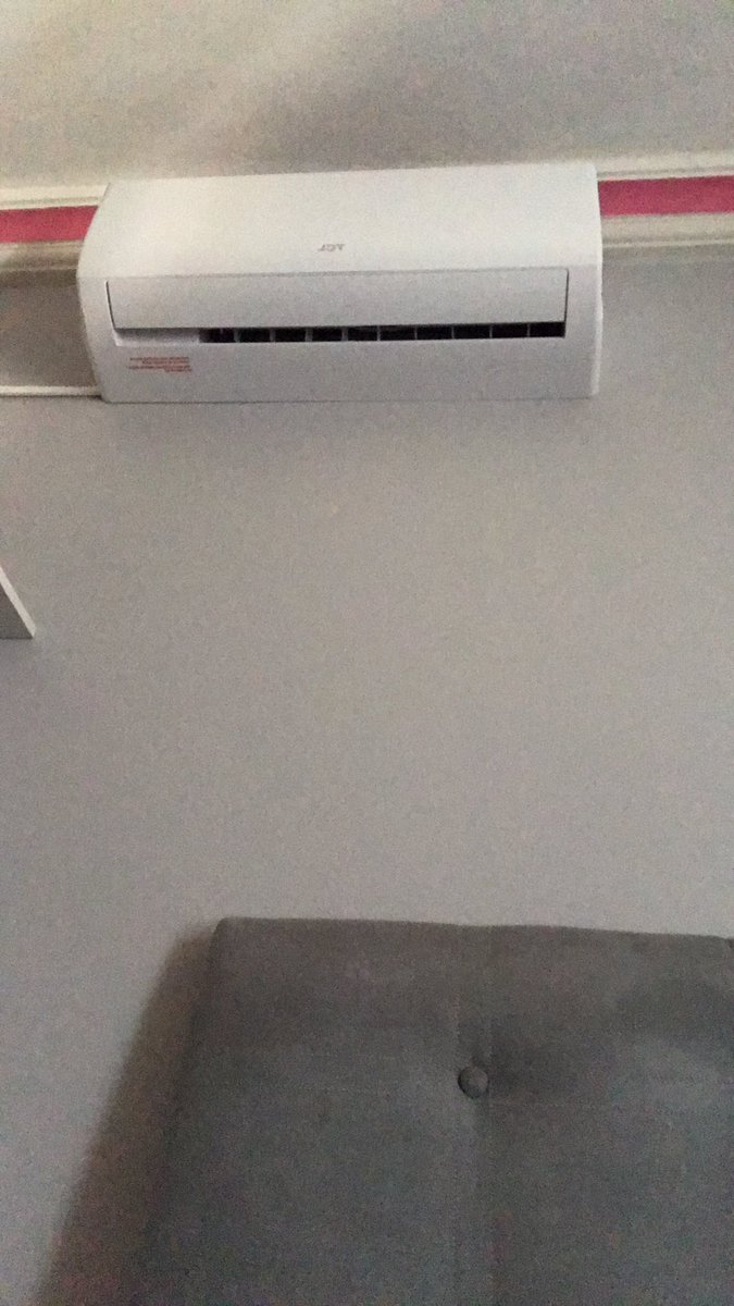 AlanaDefendi's tweet photo. Muito feliz com a minha nova aquisição. Ninguém mais me tira do quarto agora. https://t.co/x3DzQtviyD