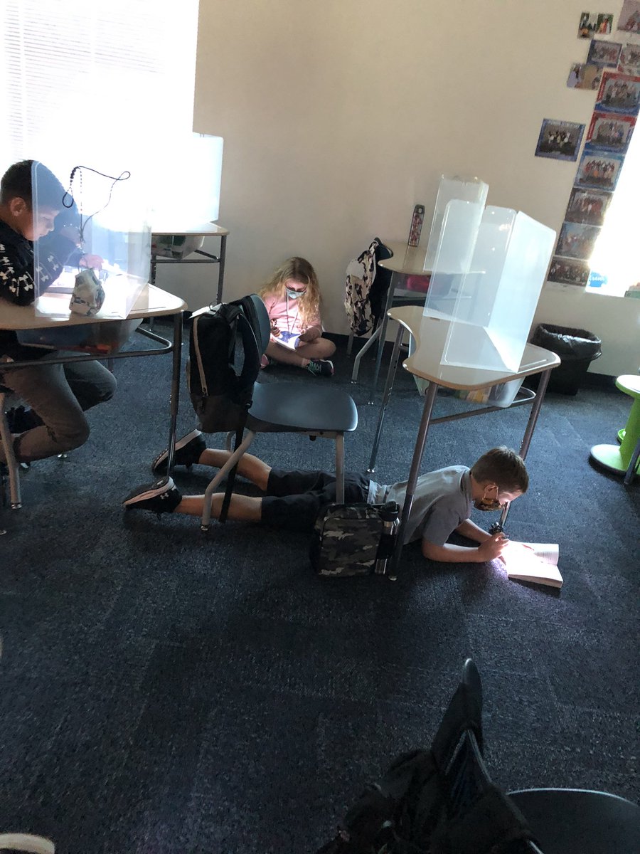 PiersonFab4th's tweet photo. A fun filled morning of Book Tasting, to expose them to new genres, an experiment m, and now Flashlight Friday before we go to lunch! https://t.co/OvmJPIVvxr