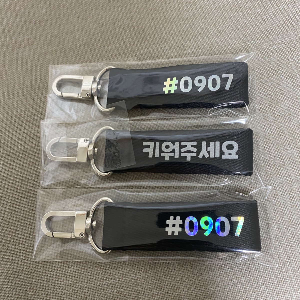 nasdddos's tweet photo. 👉 24주년 리틧 나눔합니다 👈

 소소하게 24주년 축하 이벤트합니다!!

☝️제가올린 이 게시물에 혁옵 앨범 구매 인증을 해주세요
✌️세분을 추첨하여 키링을 보내드릴께요
🤟추첨 : 9월 7일 급으로!! ㅋㅋ

앞면 :0907/뒷면:키워주세요 
급하게 준비했지만 꼭 받아가주세요!!(민포는 안가여!! ㅋㅋ) https://t.co/iFQn1T5TJu